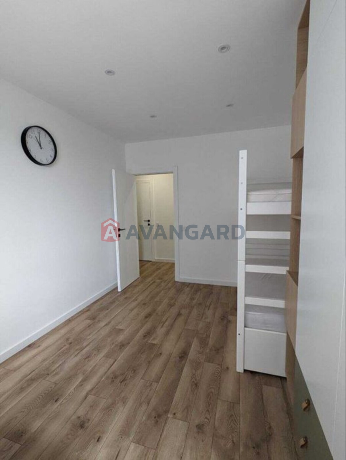 2 ��. ��������, 81/-/15 ��. �., 4/10 ������ ���� 9