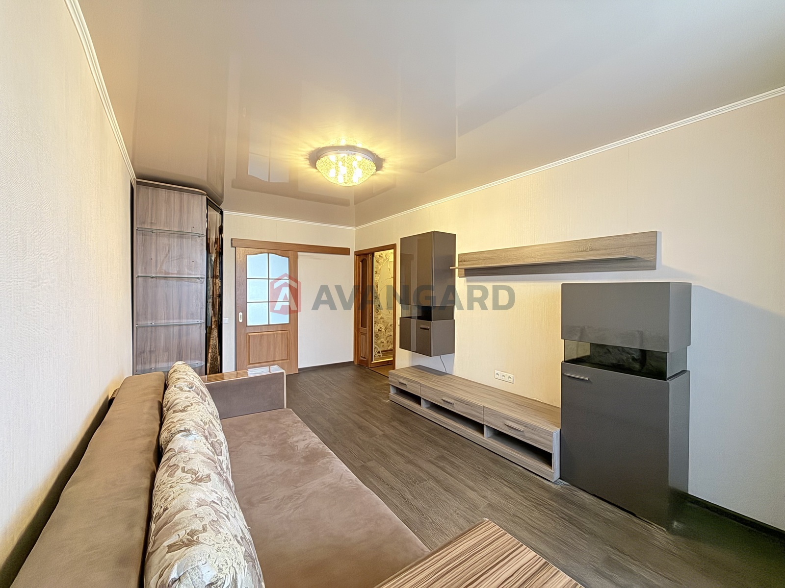 3 ����. ��������, 69,8/-/9,5 ��. �., 6/9 ���� ���� 13