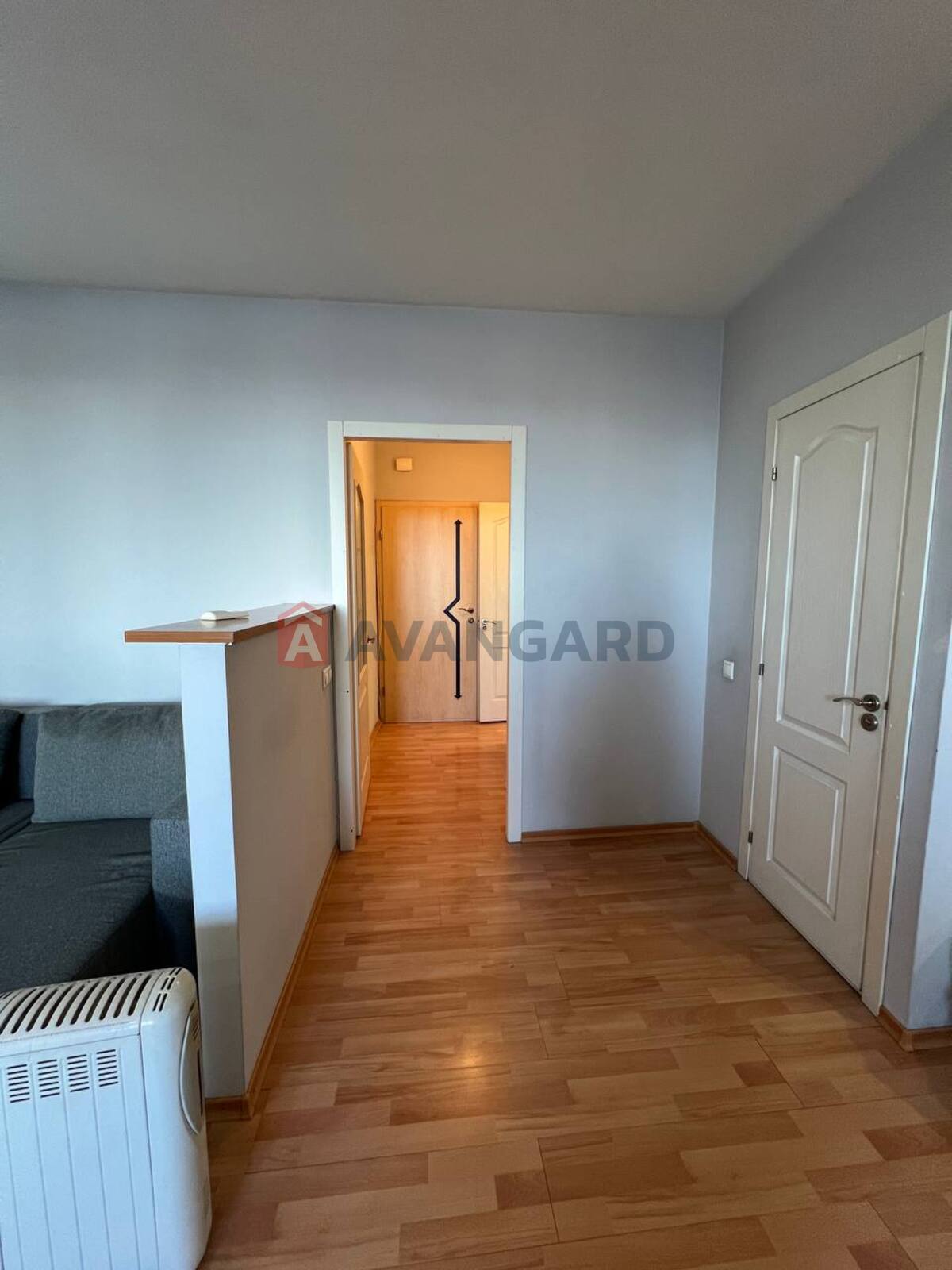 1 ��. ��������, 38/30/8 ��. �., 13/18 ������ ���� 4