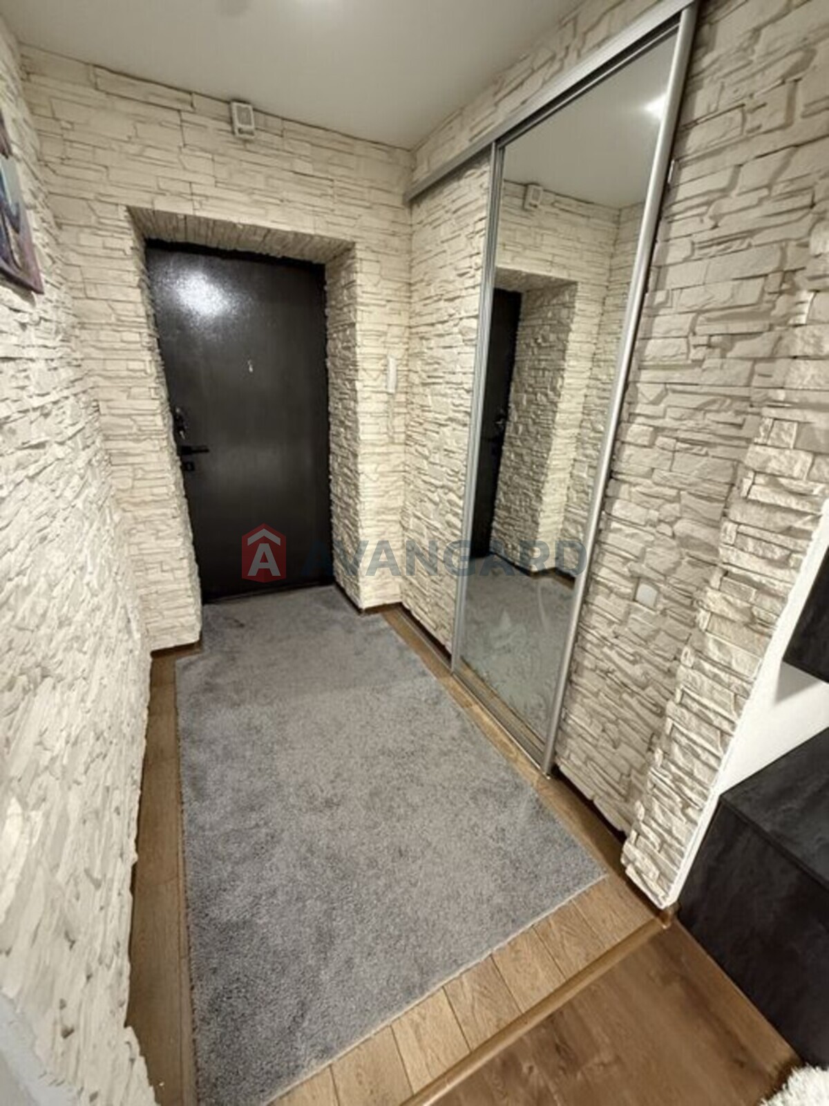 3 ����. ��������, 105/-/18 ��. �., 4/5 ���� ���� 8