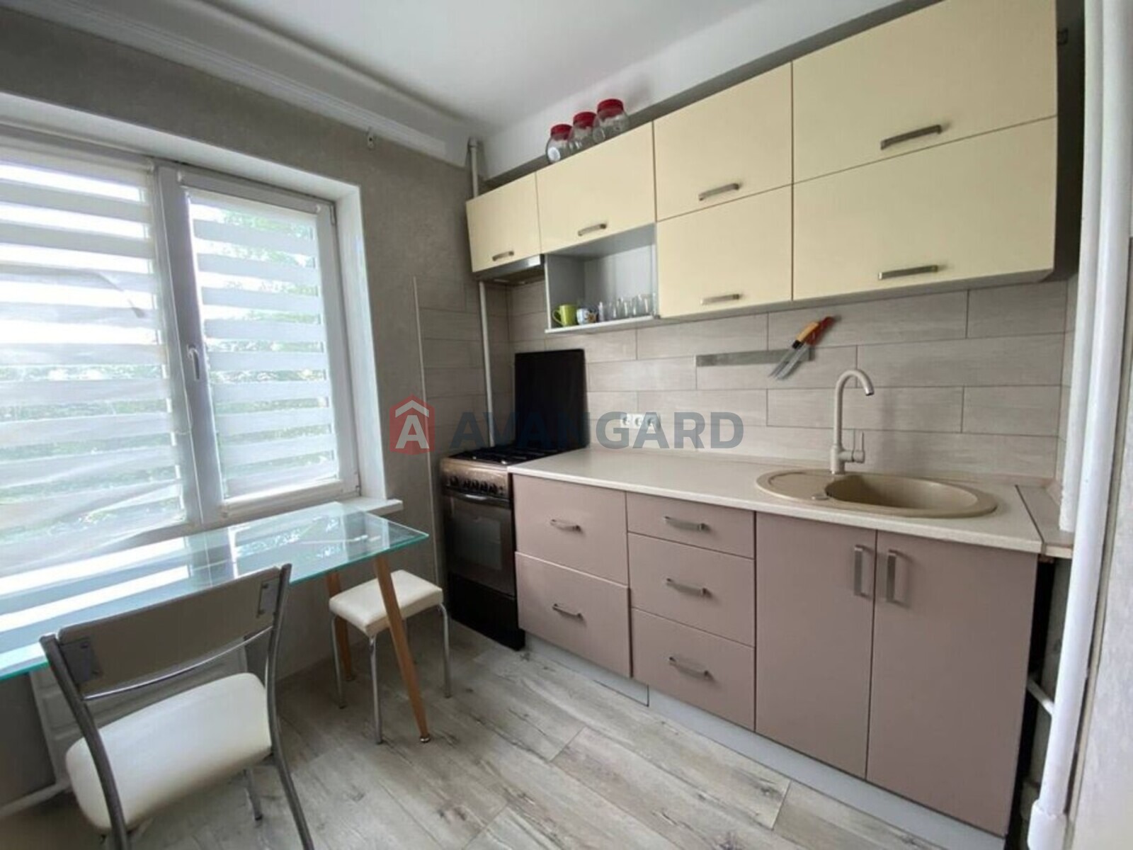 1 ��. ��������, 33/-/7 ��. �., 3/9 ������ ���� 8