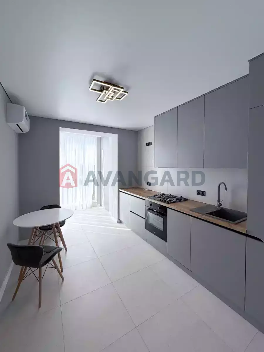 1 ��. ��������, 42/-/18 ��. �., 9/10 ������ ���� 2