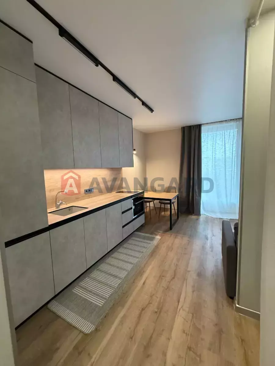 1 ����. ��������, 32/-/- ��. �., 8/24 ���� ���� 9