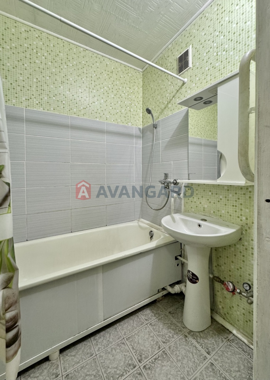 1 ��. ��������, 40/18/8 ��. �., 11/17 ������ ���� 7