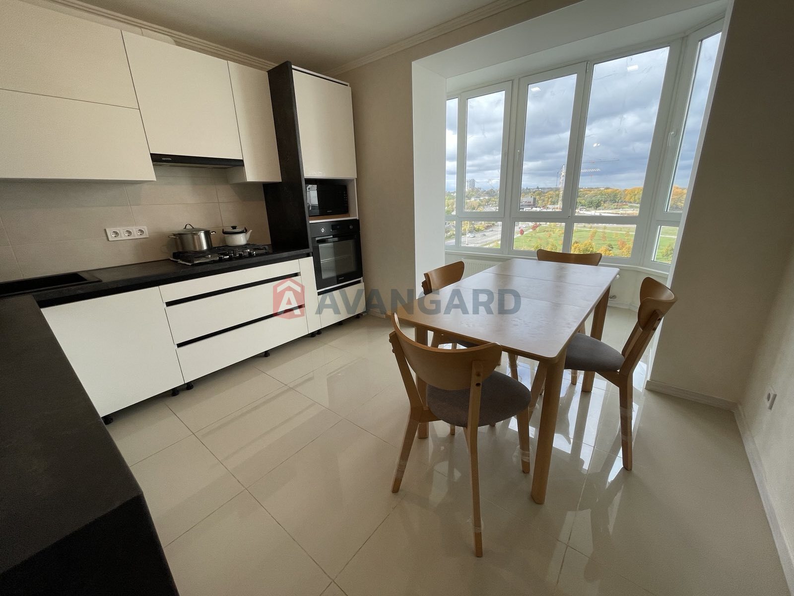 3 ��. ��������, 92/-/10 ��. �., 7/10 ������ ���� 1