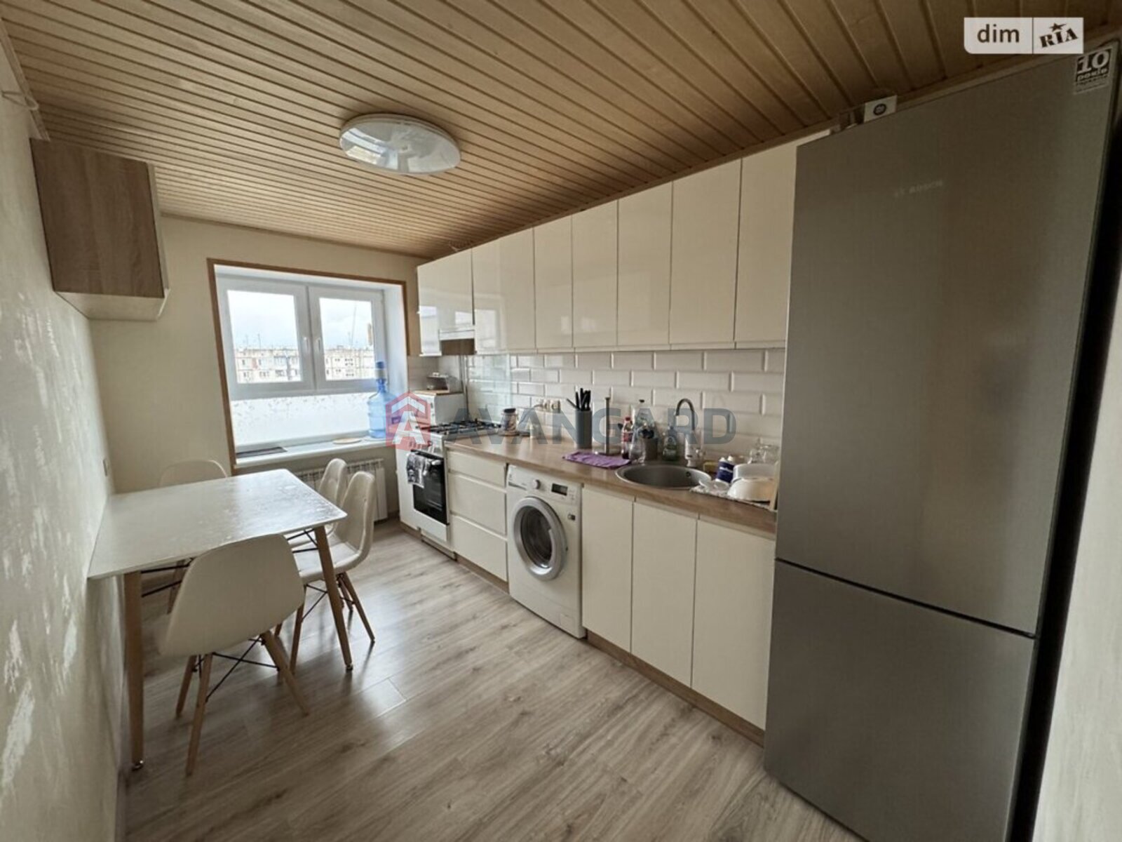 3 ��. ��������, 64/42/8 ��. �., 9/9 ������ ���� 3