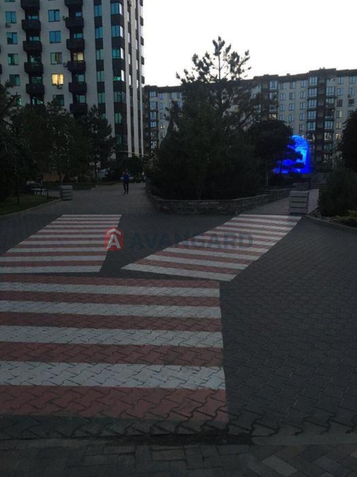 1 ��. ��������, 38/-/10 ��. �., 7/10 ������ ���� 8