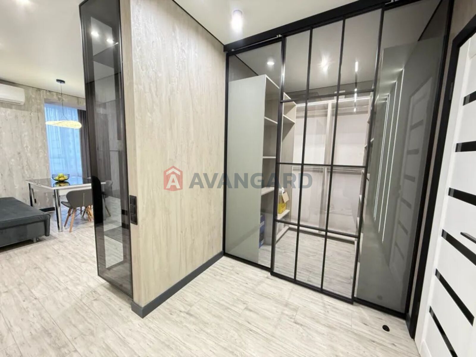 3 ��. ��������, 78/46/14 ��. �., 4/10 ������ ���� 12