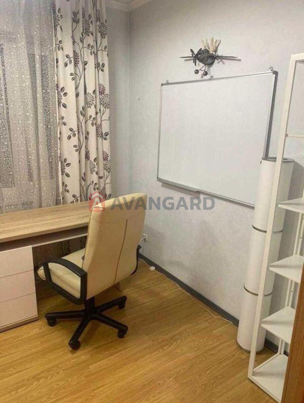 2 ��. ��������, 51/-/51 ��. �., 2/4 ������ ���� 4