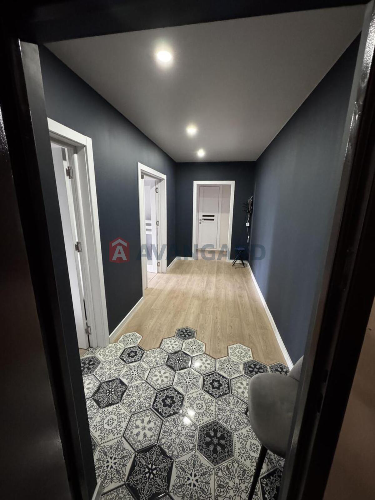 3 ����. ��������, 82/42/12 ��. �., 15/25 ���� ���� 11