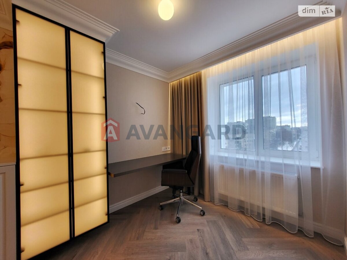 2 ����. ��������, 82/-/8 ��. �., 8/9 ���� ���� 4