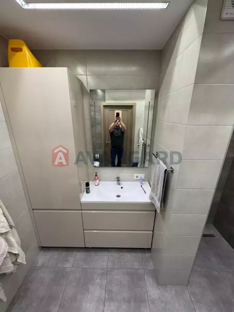 3 ��. ��������, 98/40/40 ��. �., 9/10 ������ ���� 22