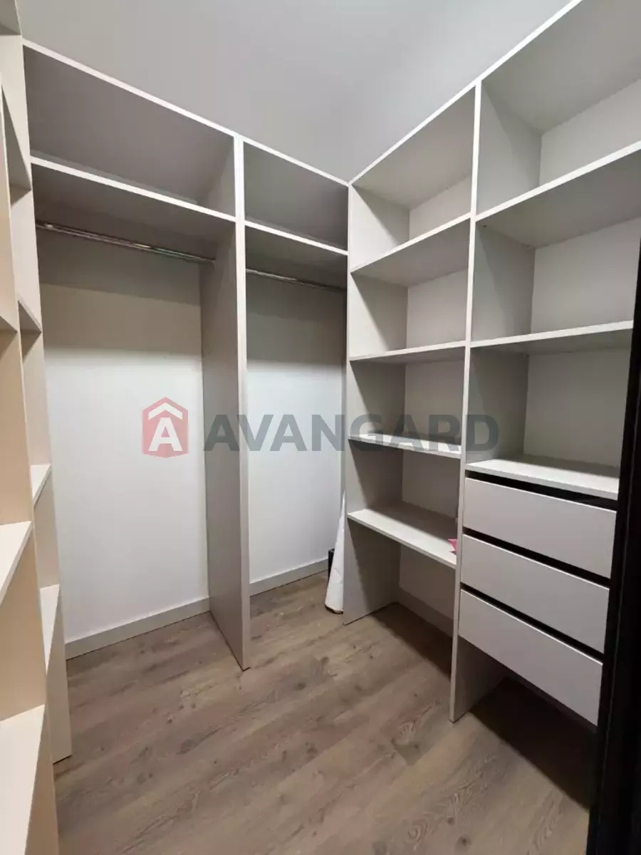 1 ��. ��������, 44/17/15 ��. �., 5/10 ������ ���� 30