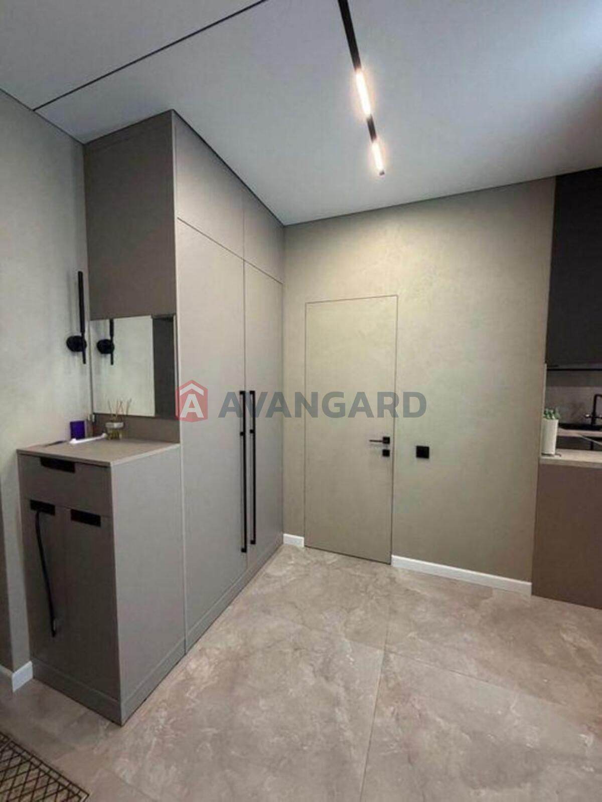 3 ��. ��������, 108/-/15 ��. �., 9/10 ������ ���� 6