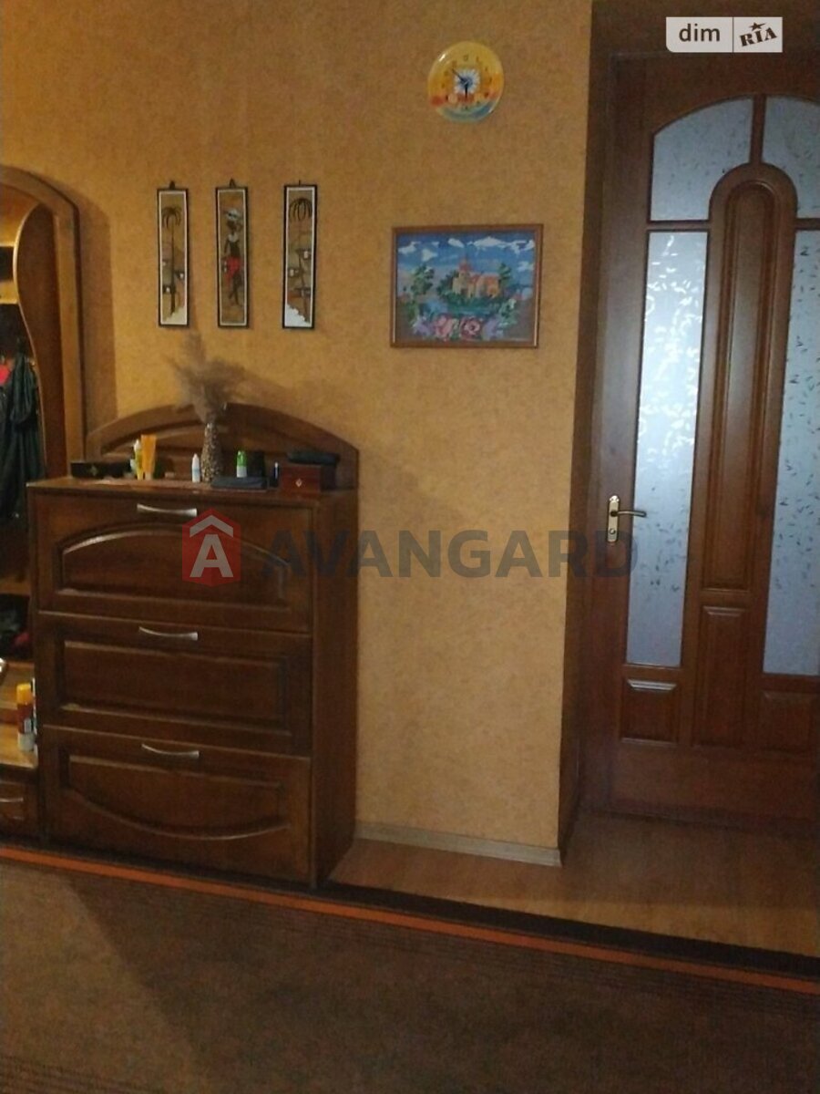 3 ��. ��������, 92.9/60.8/15.1 ��. �., 3/4 ������ ���� 21