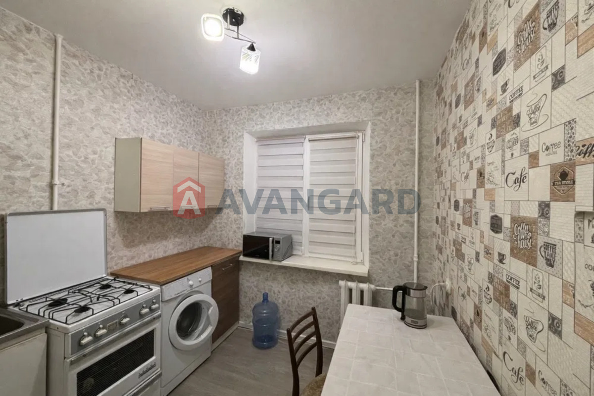 1 ��. ��������, 33/-/5 ��. �., 4/5 ������ ���� 6