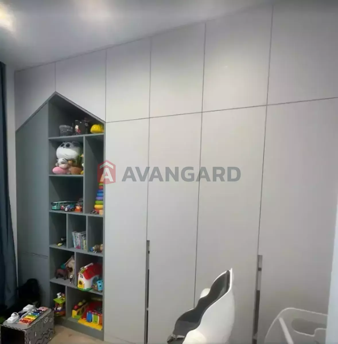 3 ��. ��������, 82/72/37 ��. �., 2/12 ������ ���� 9