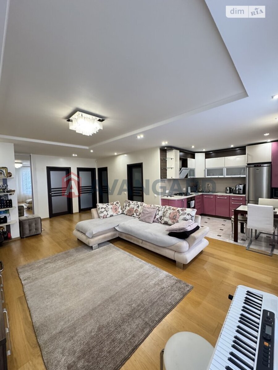 3 ��. ��������, 83/46/16 ��. �., 3/9 ������ ���� 3