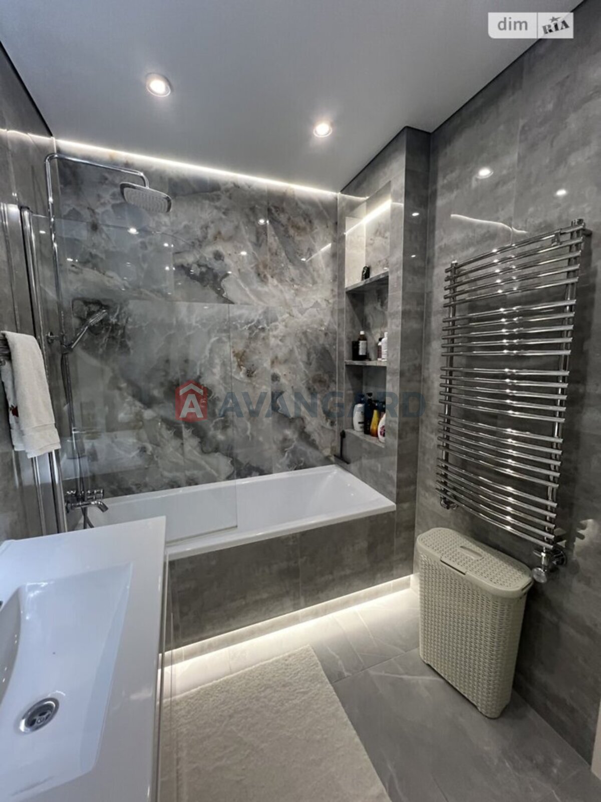 2 ��. ��������, 69/32/23 ��. �., 8/8 ������ ���� 3