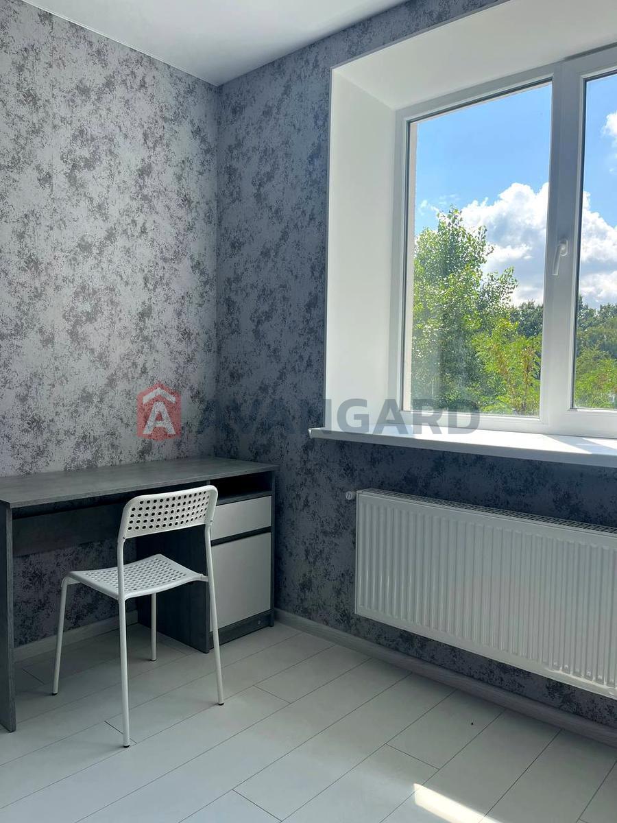 1 ��. ��������, 38.9 / 15.1 / 13.6 ��. �., 3/10 ������ ���� 8