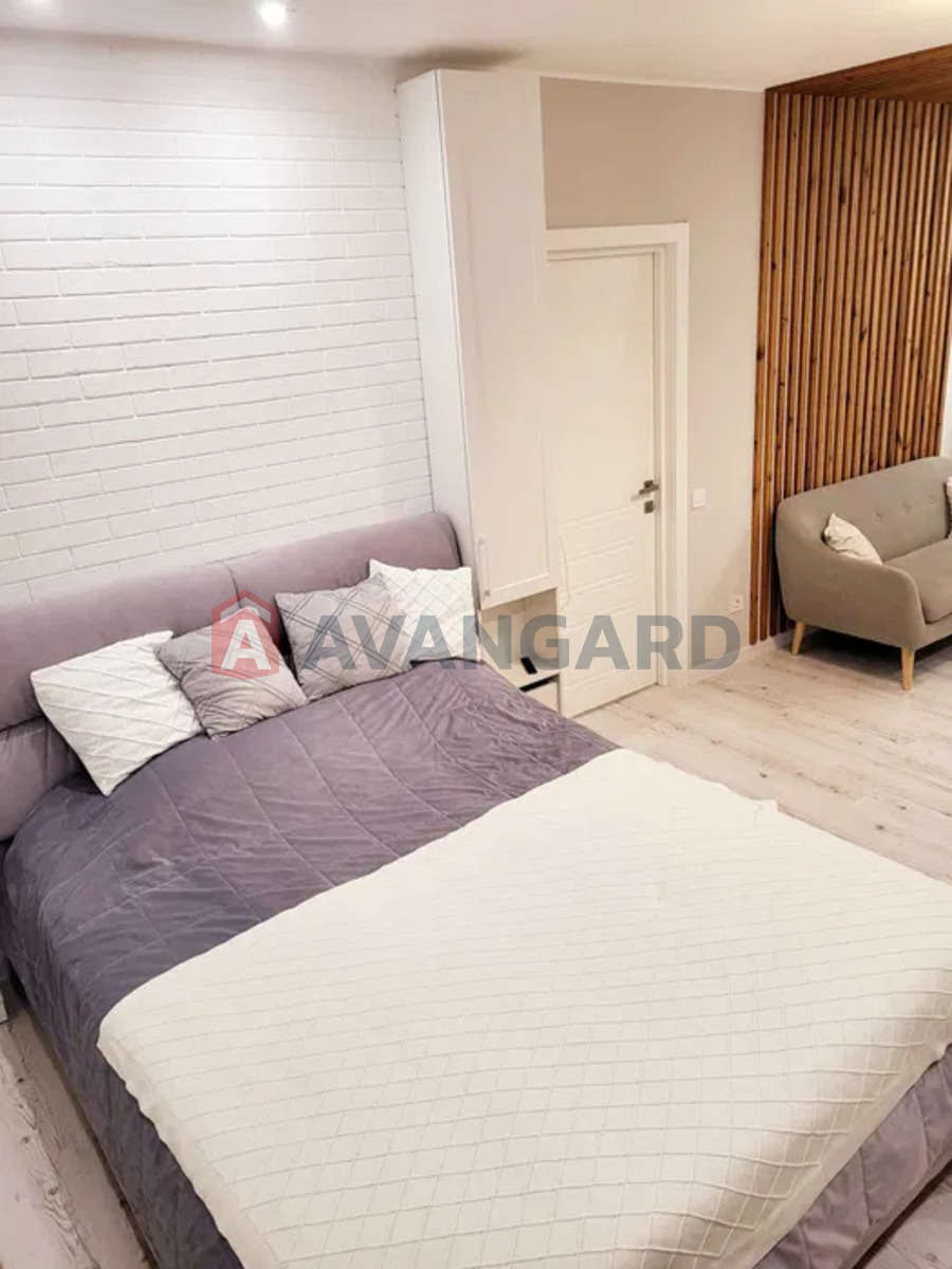 4 ��. ��������, 163/-/- ��. �., 2/2 ������ ���� 15