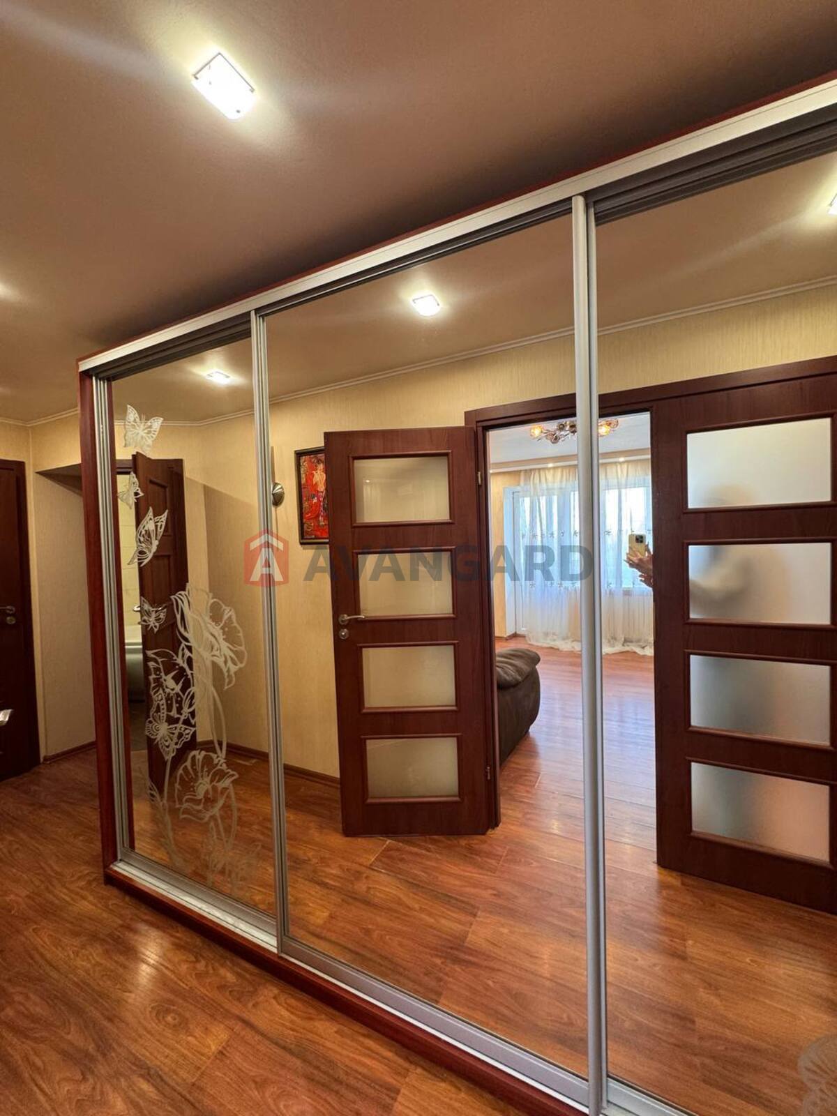 3 ��. ��������, 65/-/10 ��. �., 9/9 ������ ���� 4