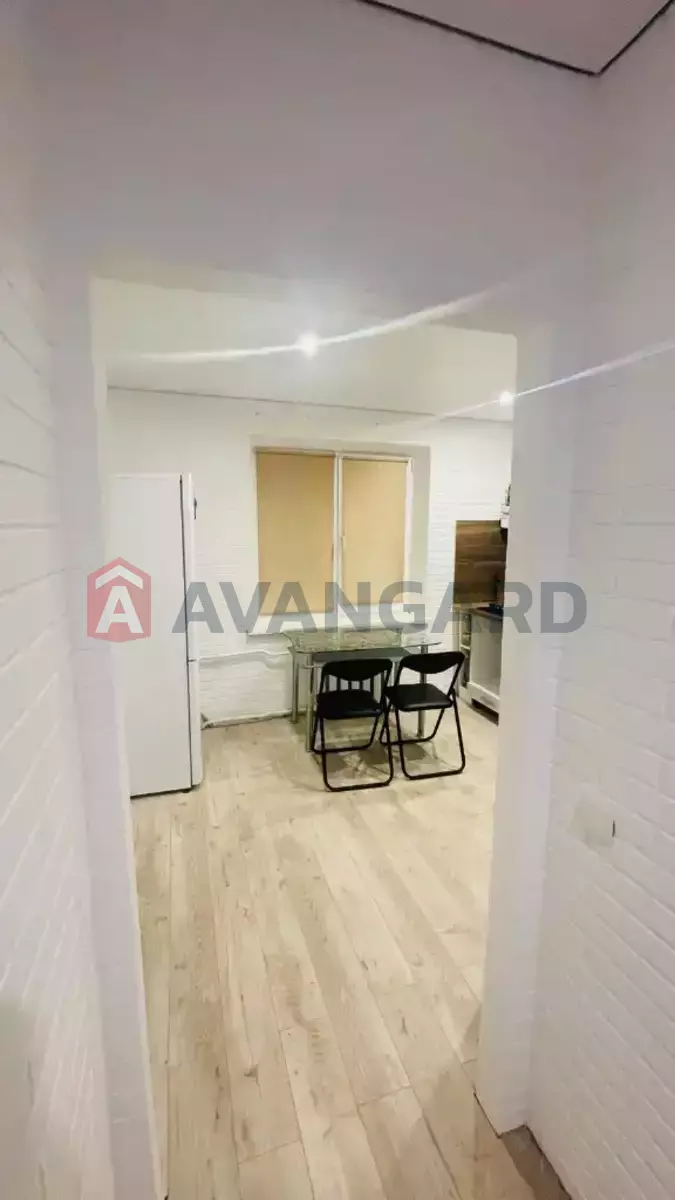 1 ��. ��������, 38/18/8 ��. �., 9/9 ������ ���� 13