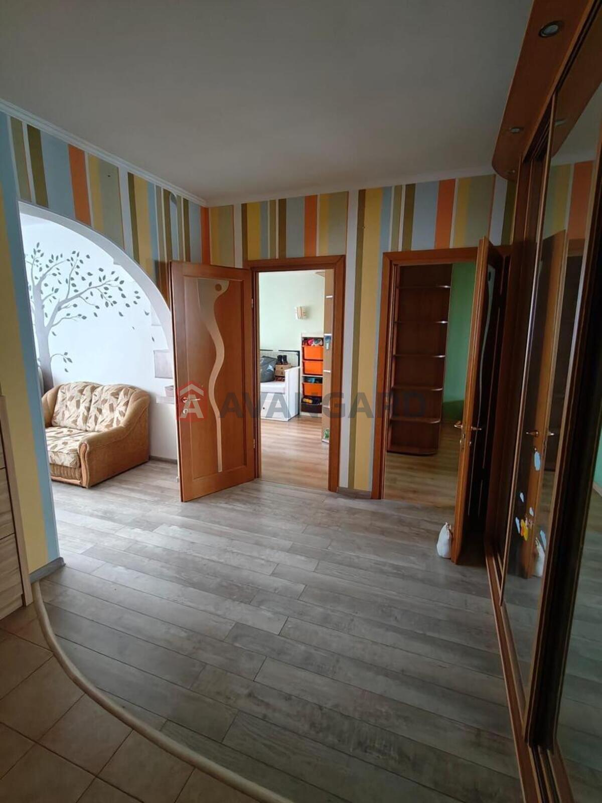 3 ��. ��������, 72/42/8 ��. �., 13/16 ������ ���� 6