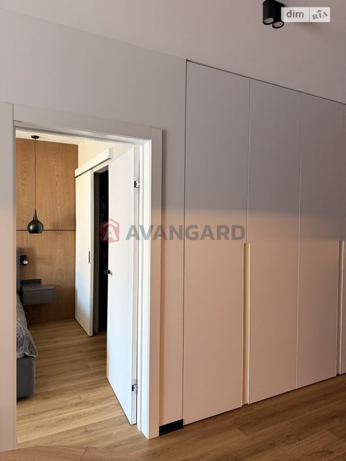 1 ��. ��������, 53/53/6 ��. �., 3/10 ������ ���� 23