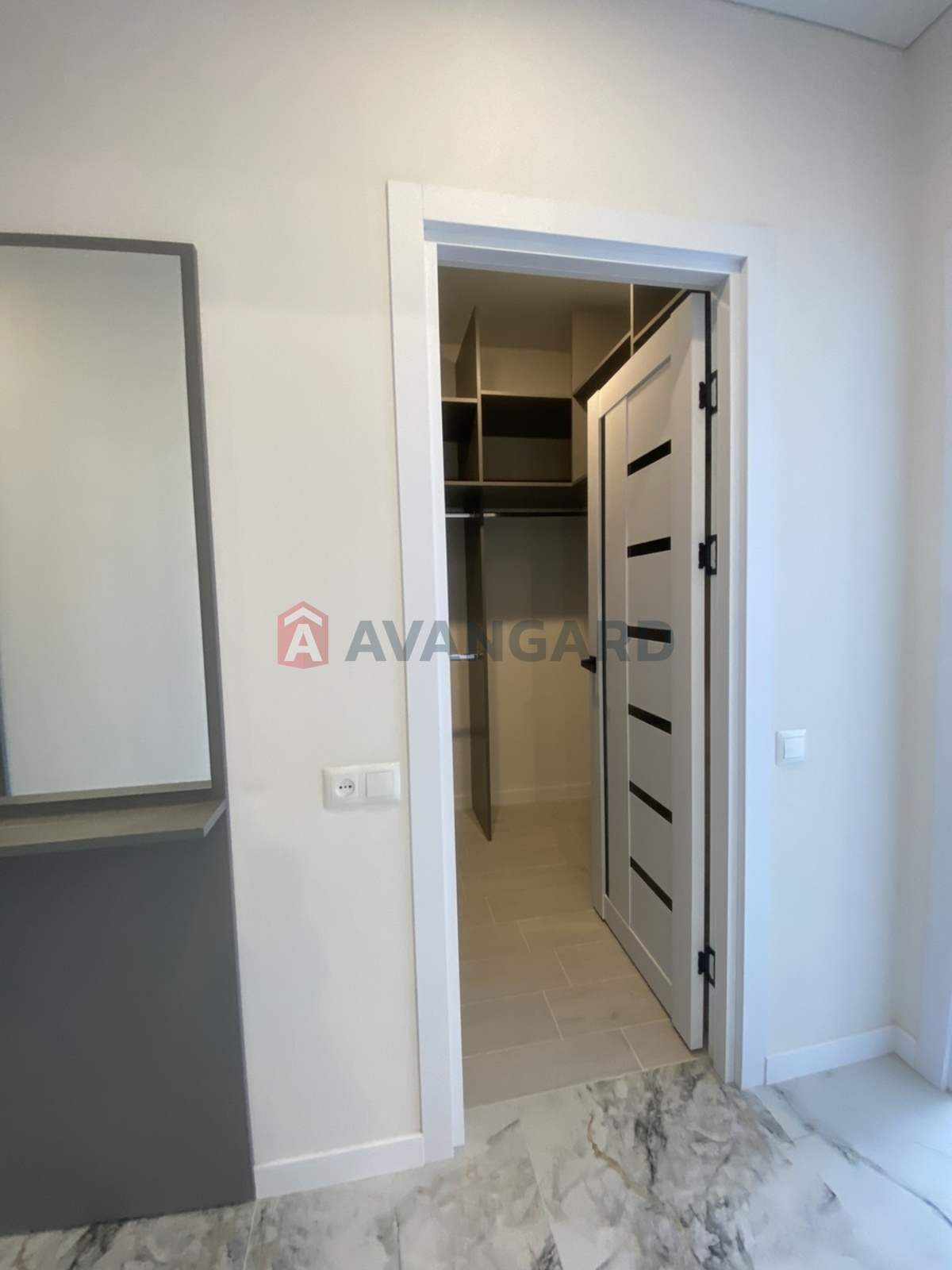 1 ��. ��������, 44/14/20 ��. �., 24/26 ������ ���� 20