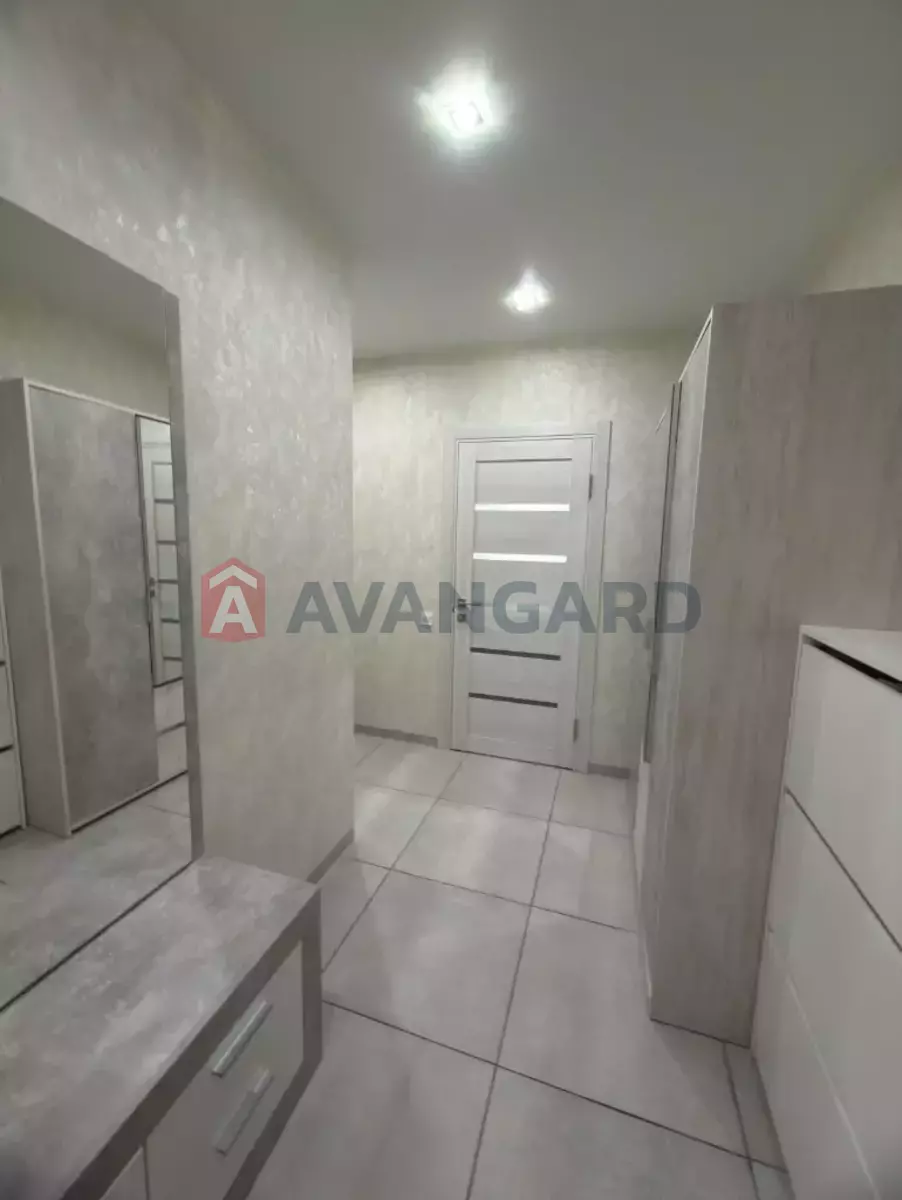 1 ��. ��������, 49/-/- ��. �., 10/12 ������ ���� 8