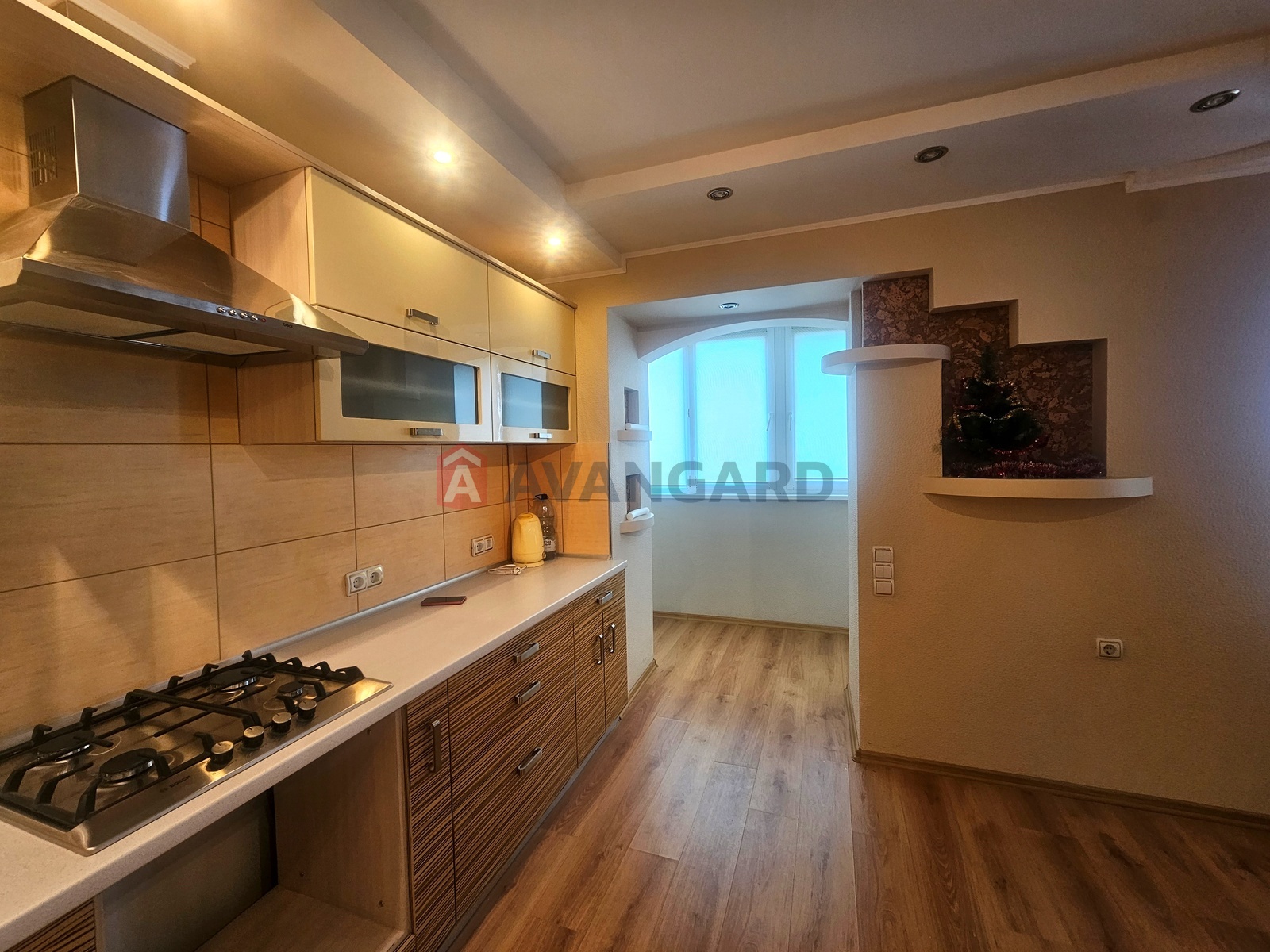 3 ��. ��������, 99/42/34 ��. �., 8/9 ������ ���� 29