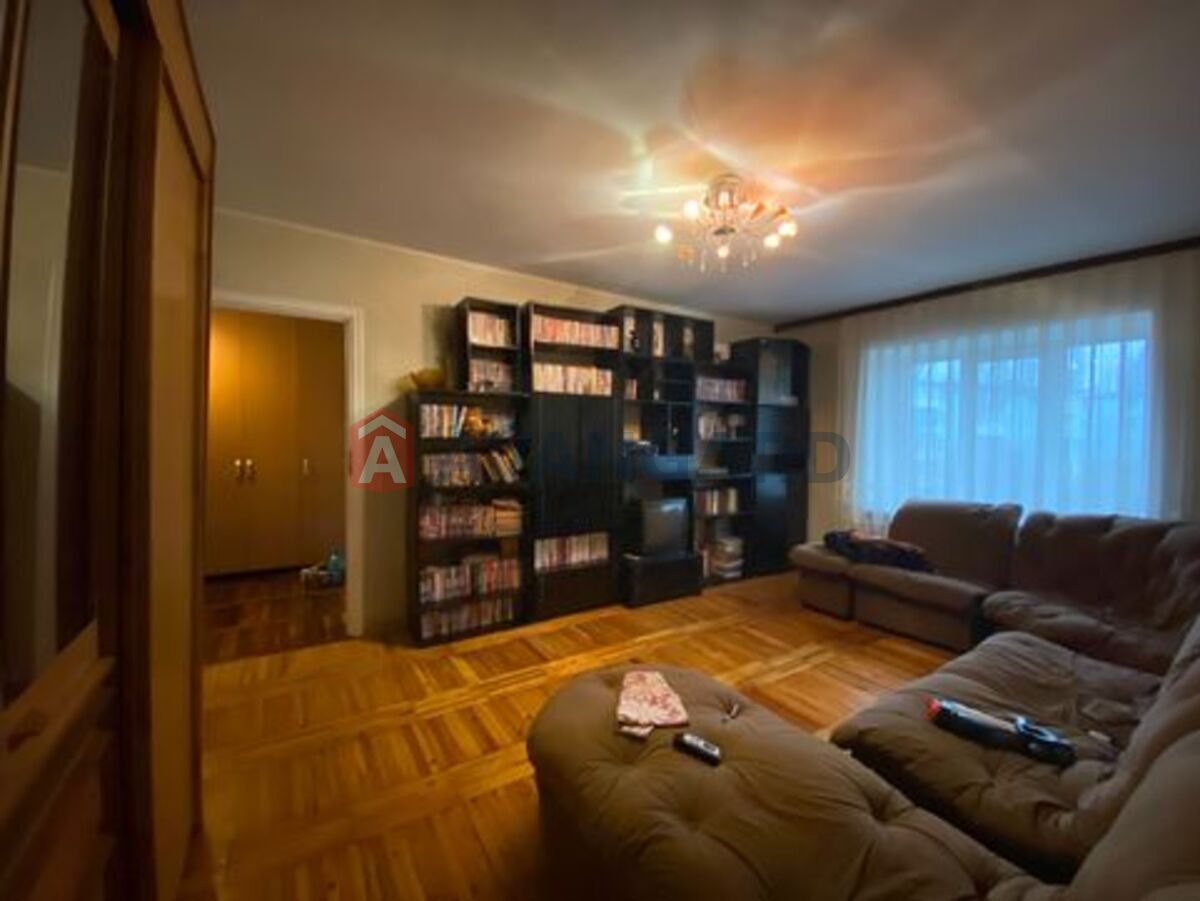 3 ��. ��������, 69.1/41.3/9.8 ��. �., 4/14 ������ ���� 1