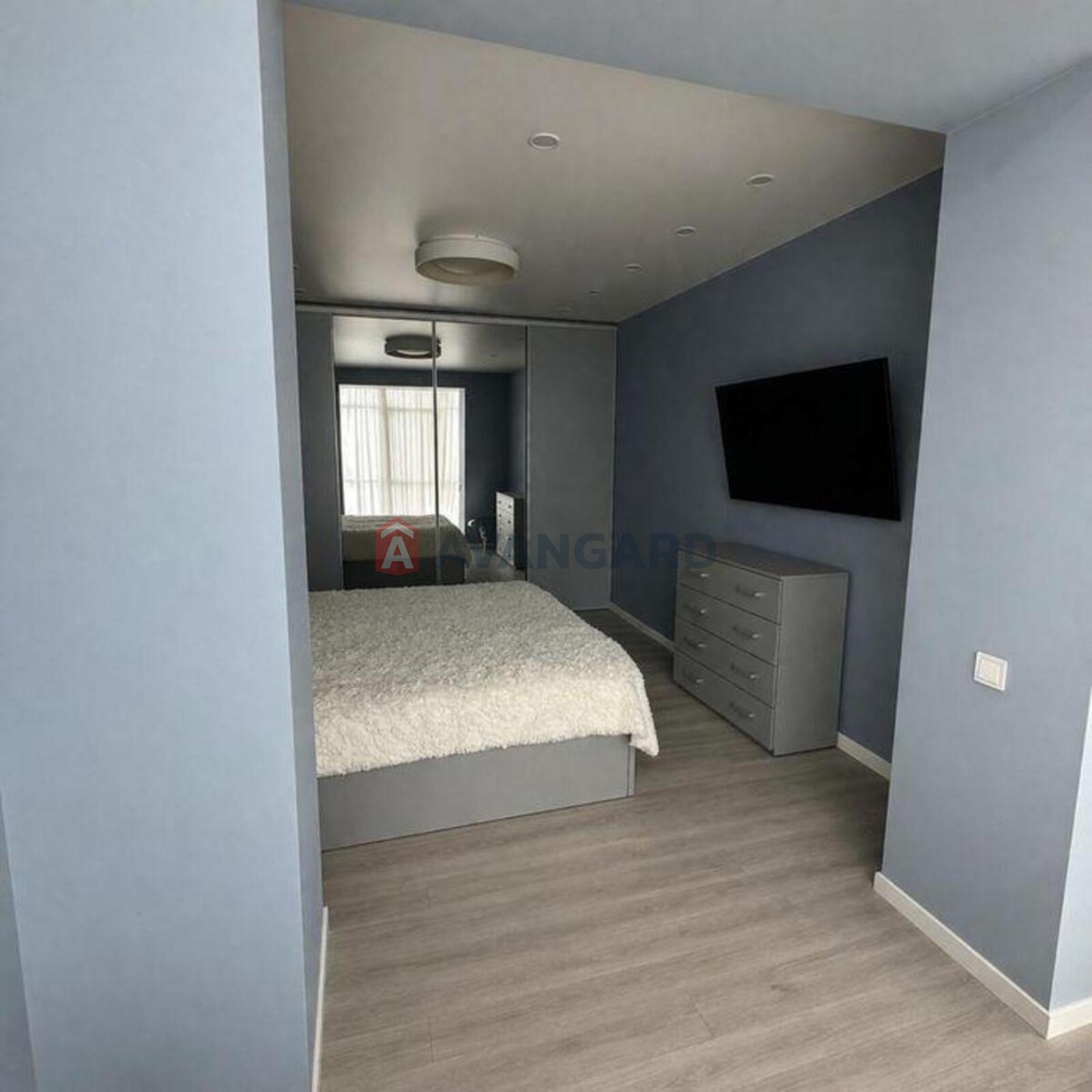 1 ��. ��������, 40/-/11 ��. �., 3/10 ������ ���� 5