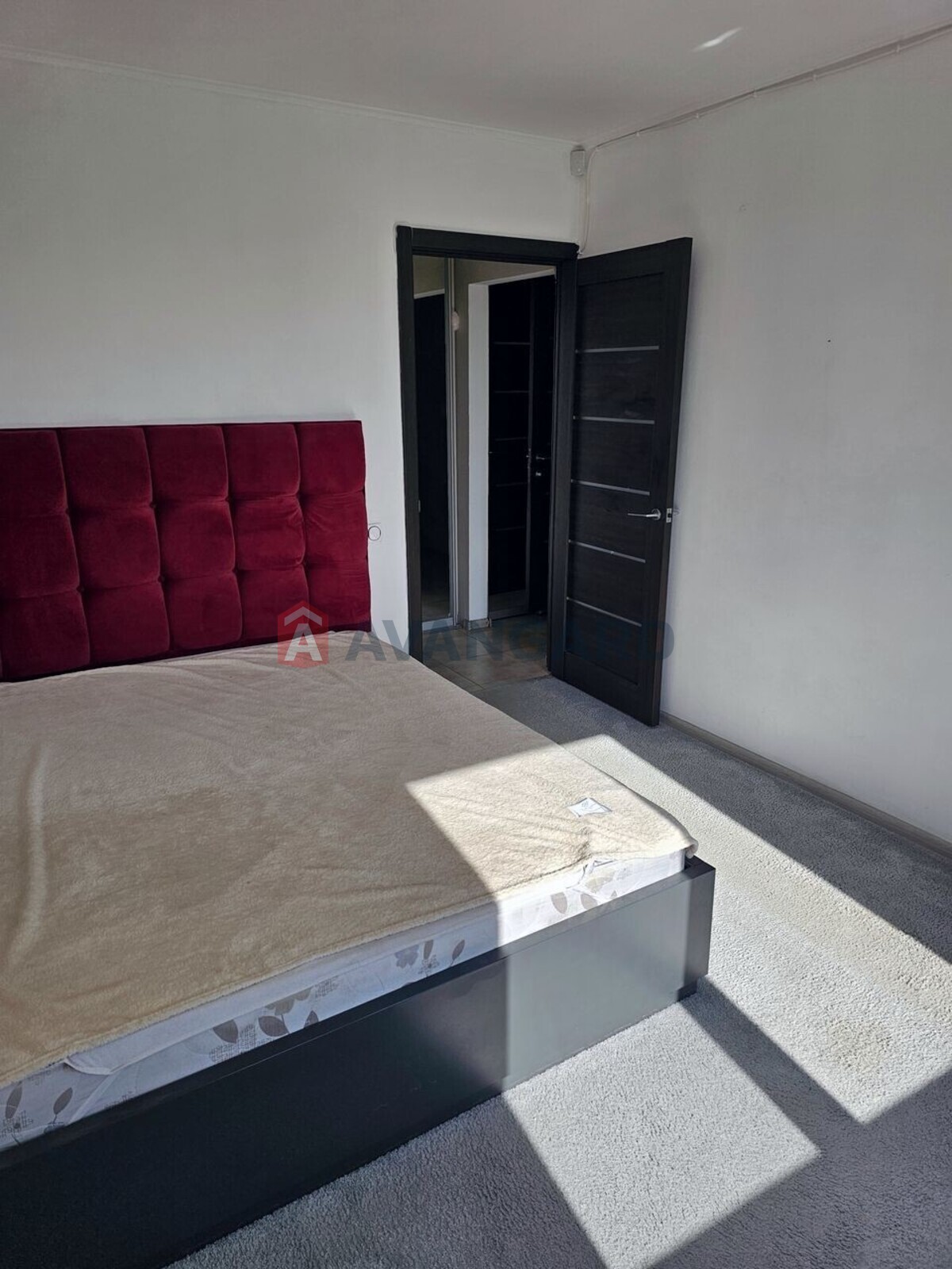 4 ����. ��������, 84,3/50,4/10,3 ��. �., 8/10 ���� ���� 11