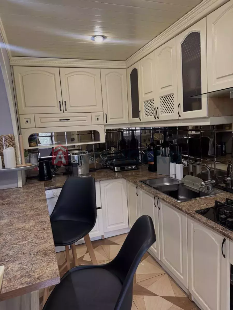 3 ��. ��������, 85/-/25 ��. �., 9/10 ������ ���� 6