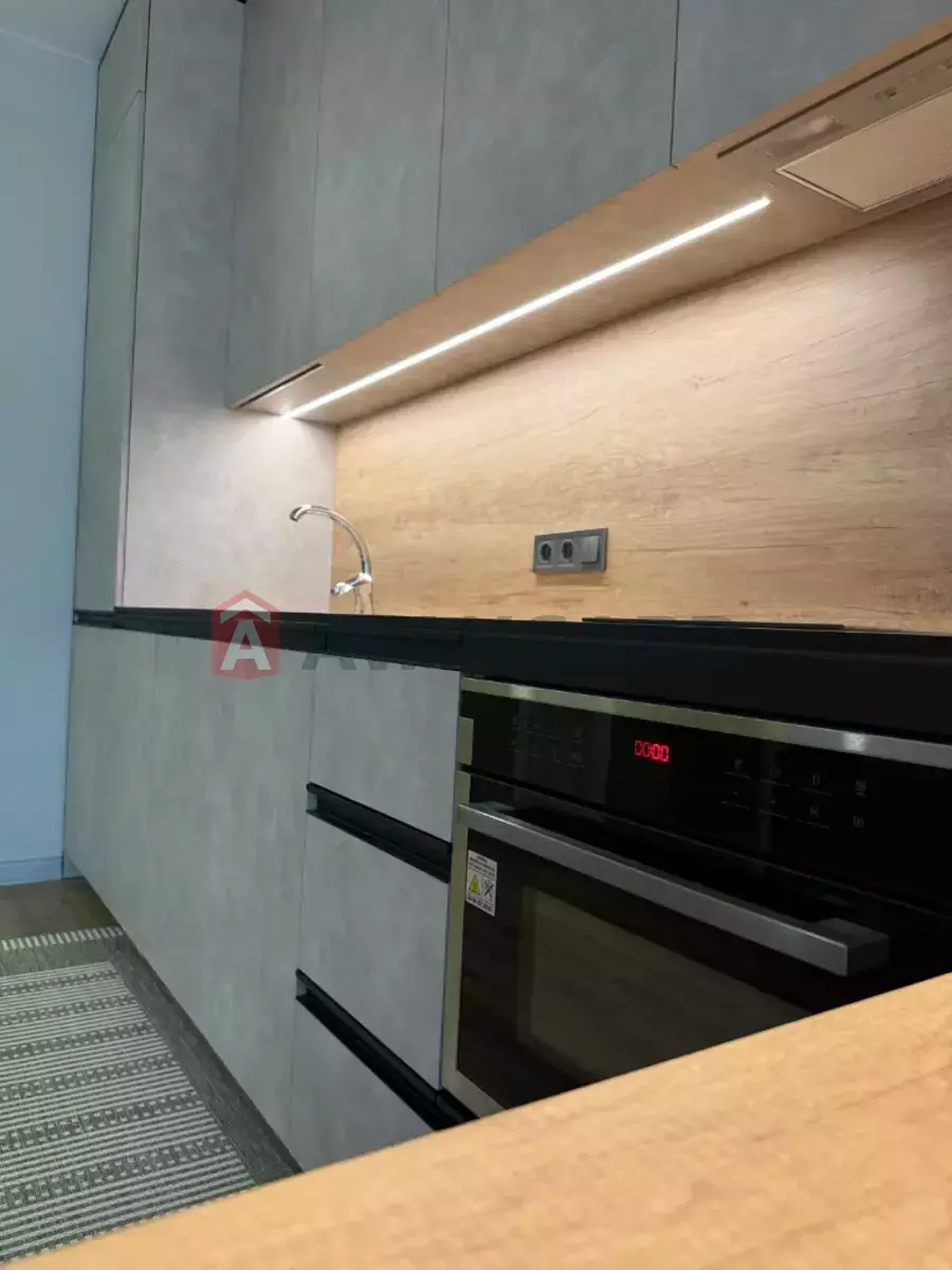 1 ����. ��������, 32/-/- ��. �., 8/24 ���� ���� 12