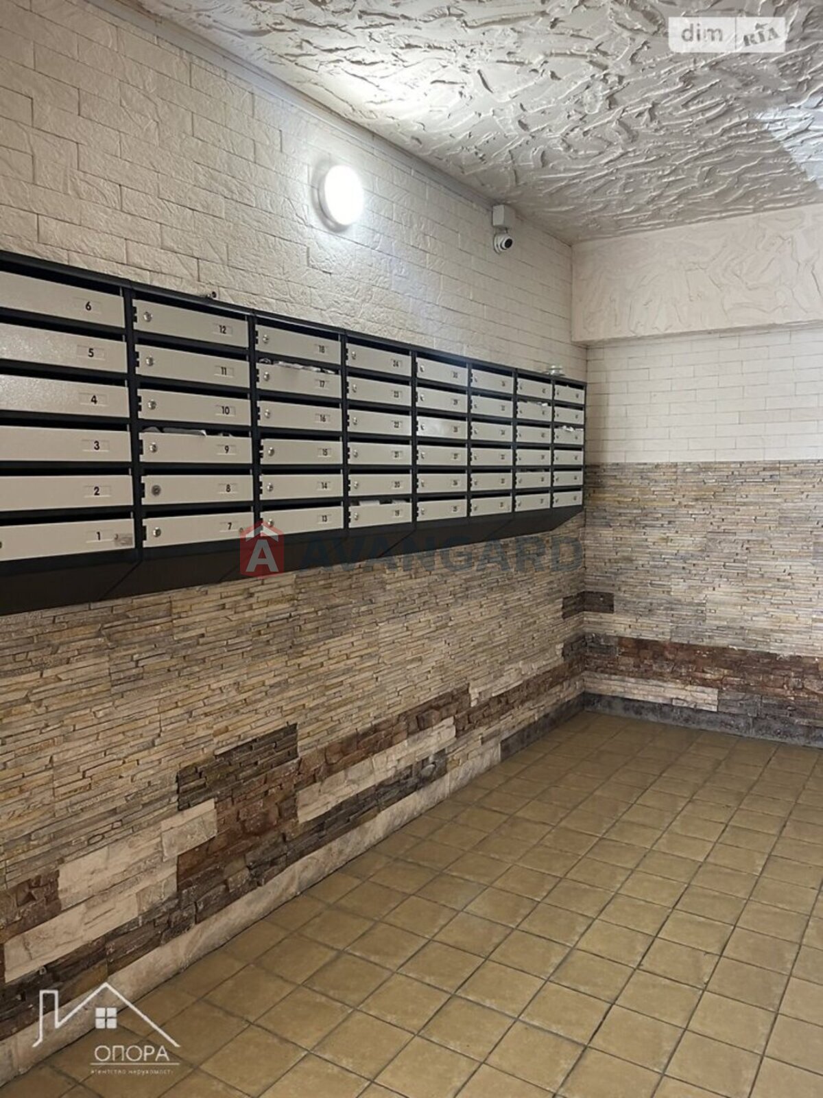 3 ��. ��������, 118/41/40 ��. �., 8/10 ������ ���� 25