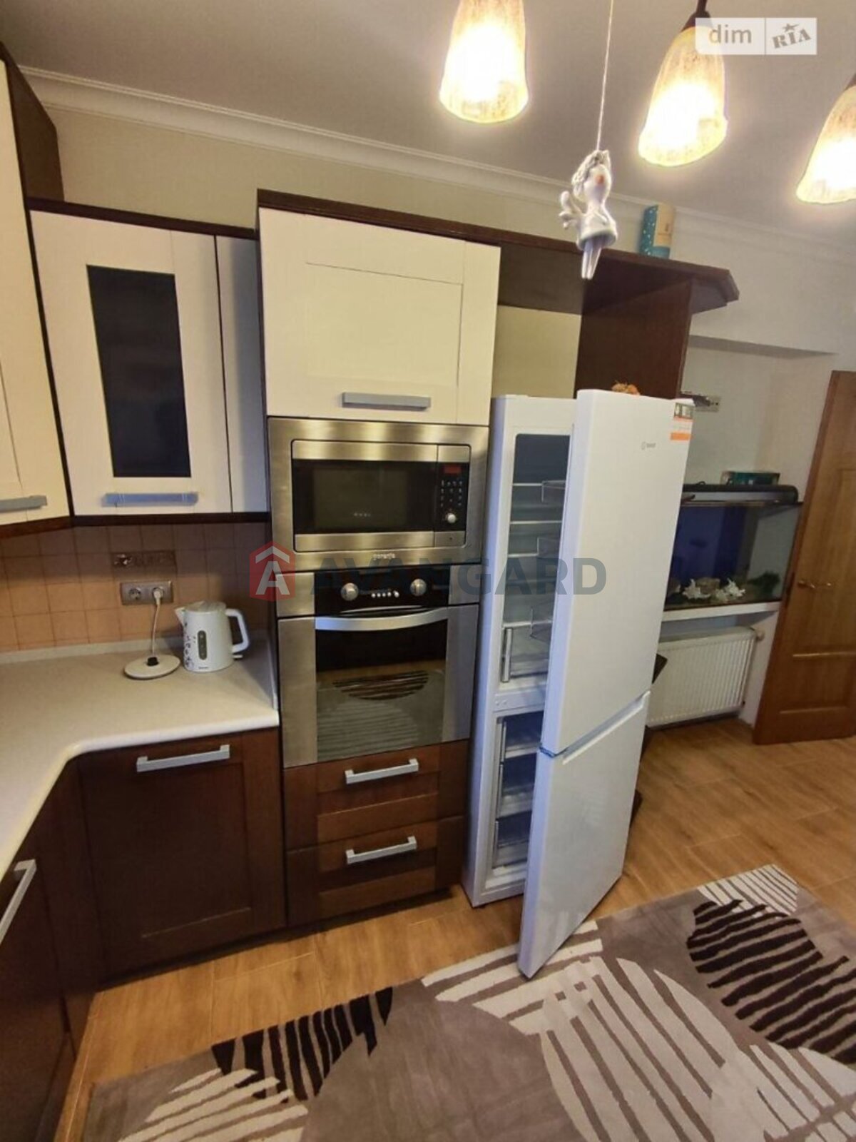 3 ��. ��������, 120/-/- ��. �., 4/10 ������ ���� 2