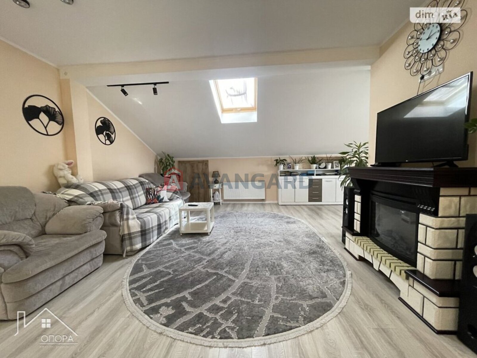 3 ��. ��������, 118/41/40 ��. �., 8/10 ������ ���� 26