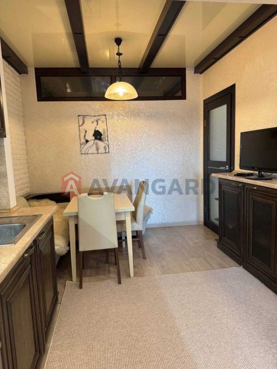 2 ��. ��������, 85/-/85 ��. �., 12/24 ������ ���� 4