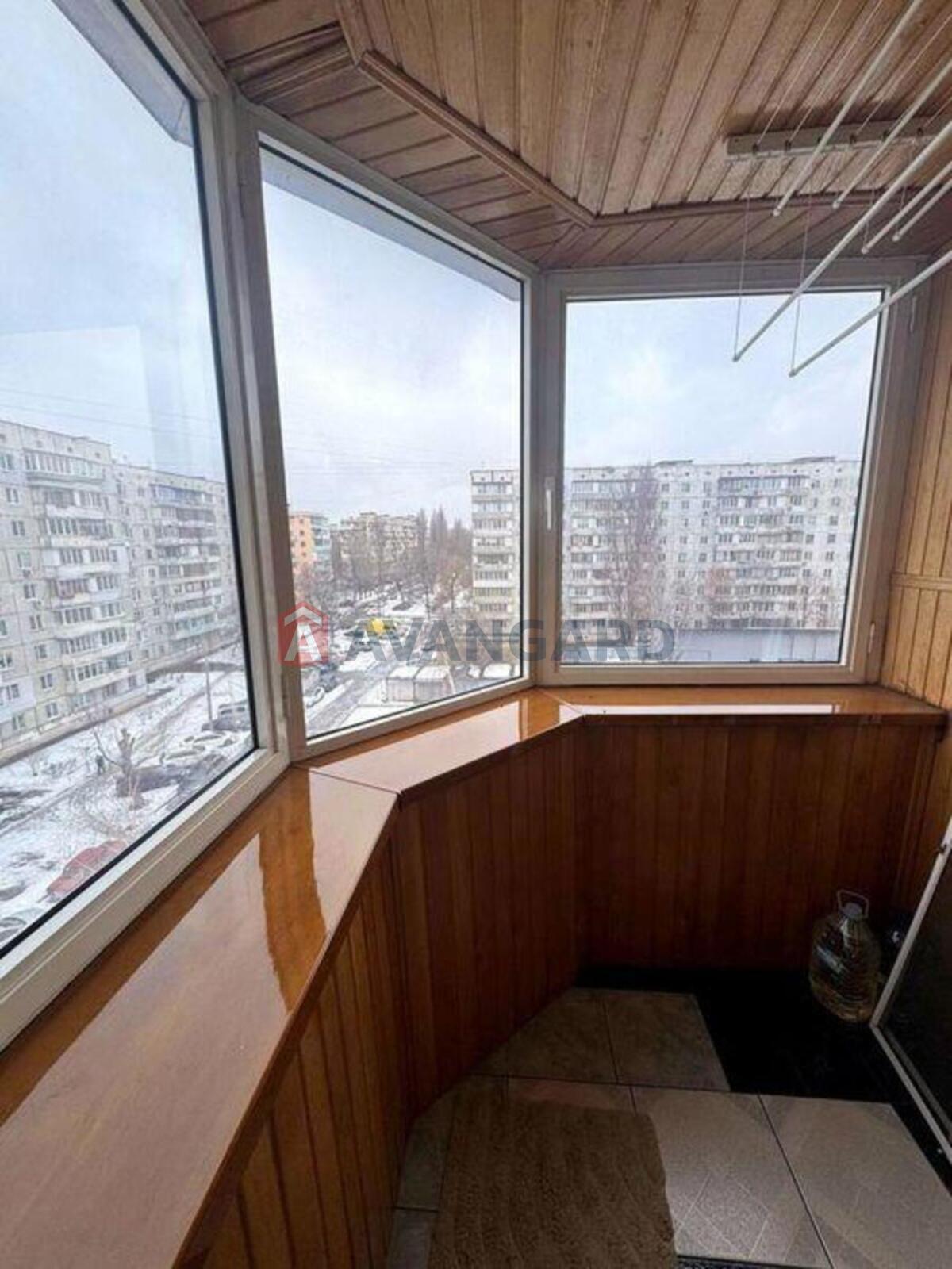 3 ��. ��������, 76/-/15 ��. �., 6/10 ������ ���� 9