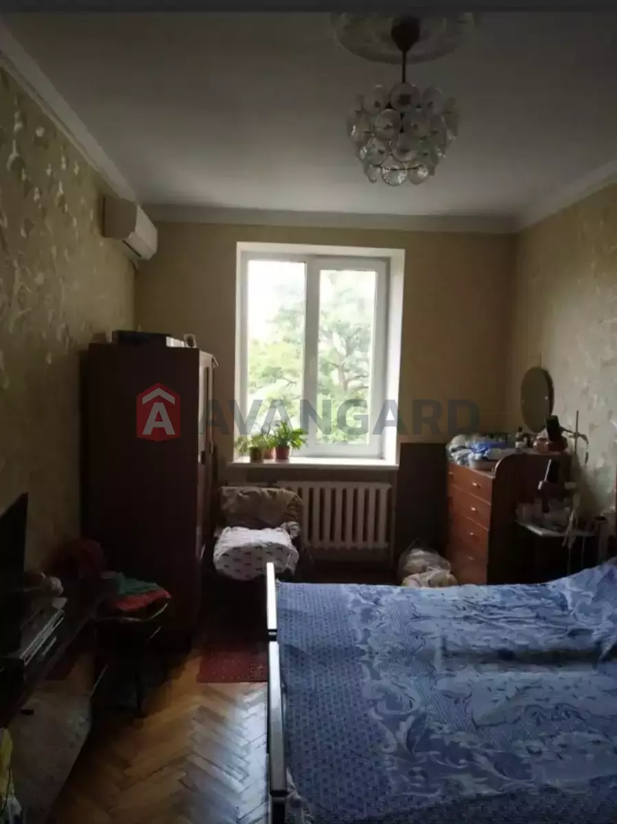 4 ��. ��������, 90/-/- ��. �., 4/5 ������ ���� 8
