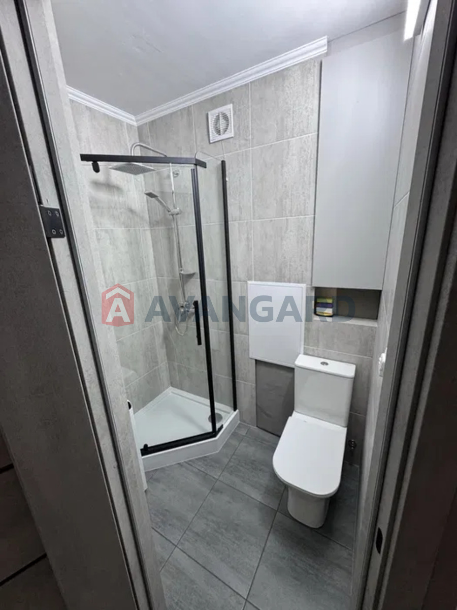 1 ��. ��������, 33/17/6 ��. �., 3/5 ������ ���� 8