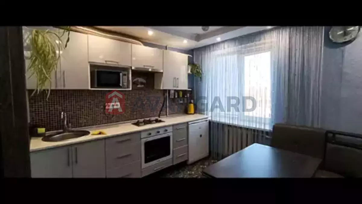 2 ��. ��������, 51/26/8 ��. �., 4/9 ������ ���� 1