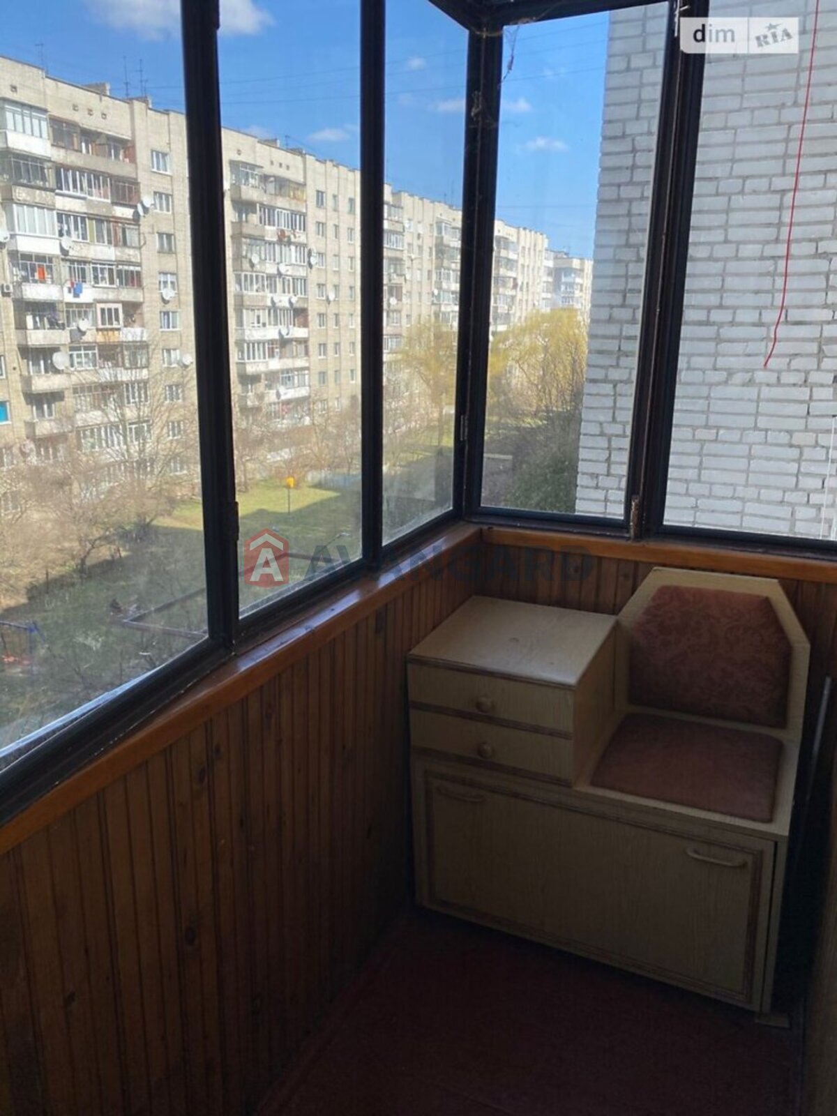 3 ��. ��������, 61/36/9 ��. �., 5/9 ������ ���� 12