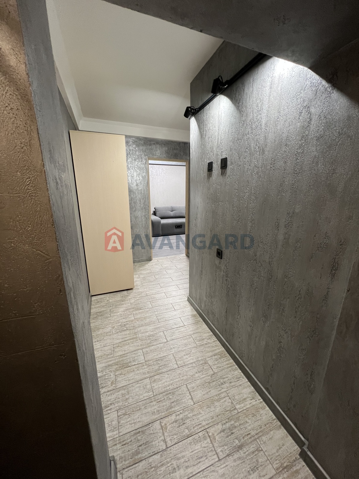 1 ����. ��������, 31,47/14,94/6,4 ��. �., 3/5 ���� ���� 12