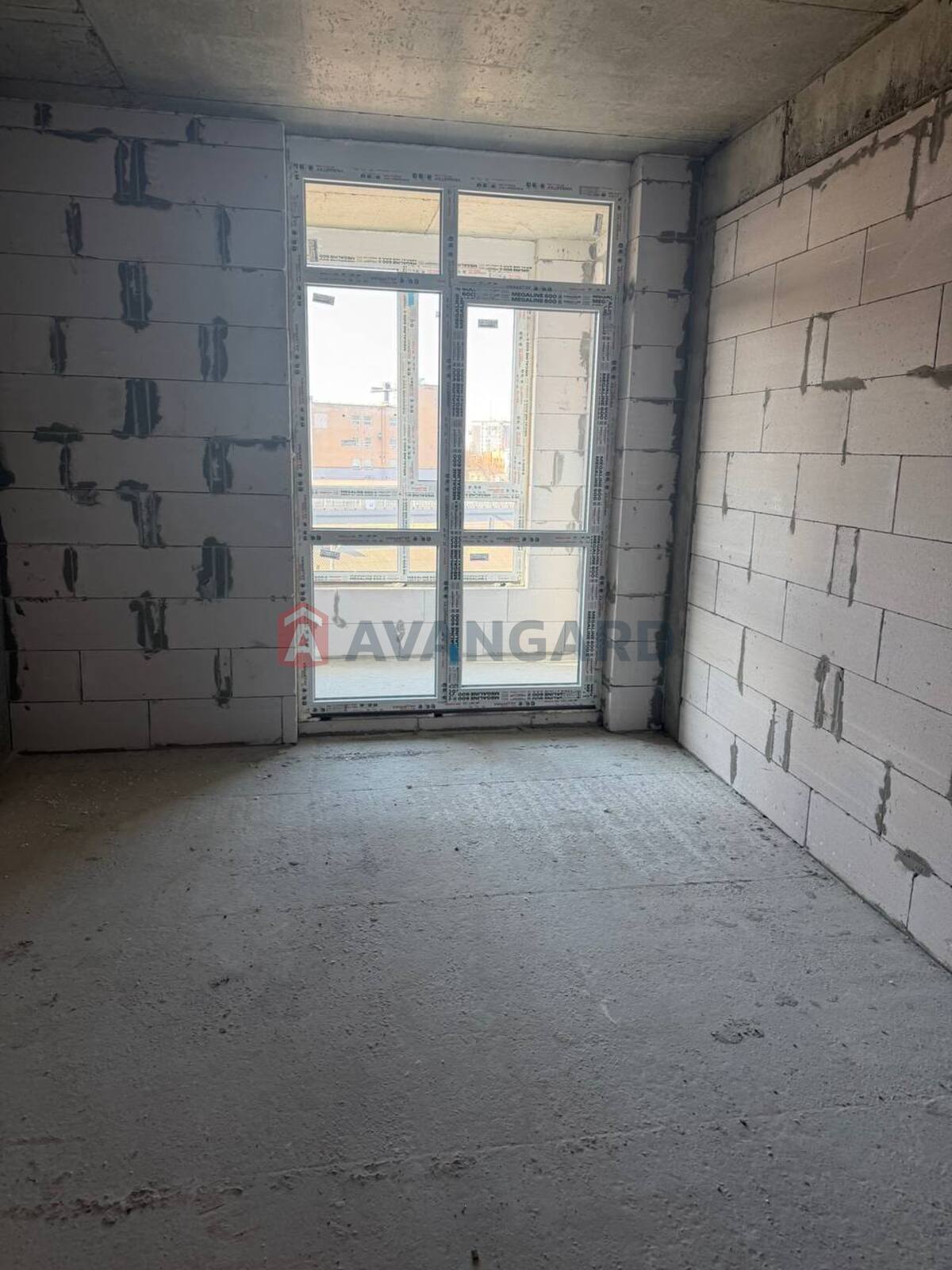 3 ��. ��������, 84,89/46,43/14,81 ��. �., 5/9 ������ ���� 4