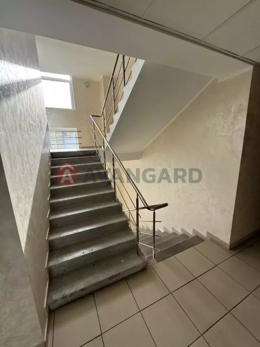 3 ��. ��������, 98/40/40 ��. �., 9/10 ������ ���� 27