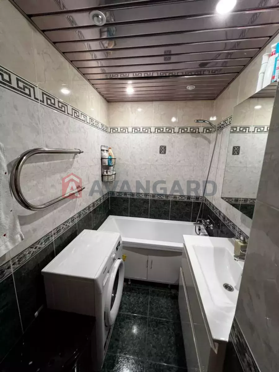 3 ����. ��������, 80/-/11 ��. �., 8/12 ���� ���� 13